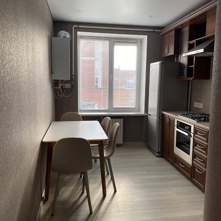 Apartpoltava Двокімнатні Апартаменти З Джакузі Біля Листопаду 外观 照片