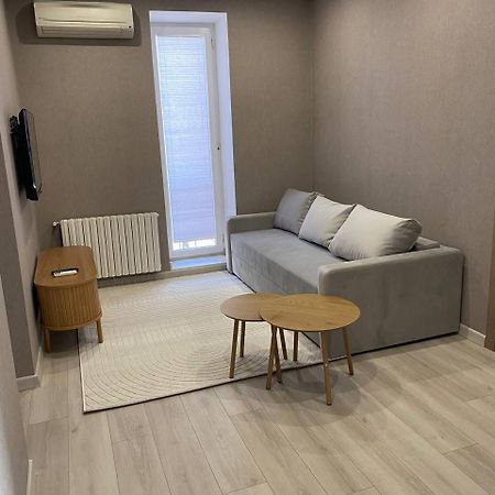 Apartpoltava Двокімнатні Апартаменти З Джакузі Біля Листопаду 外观 照片
