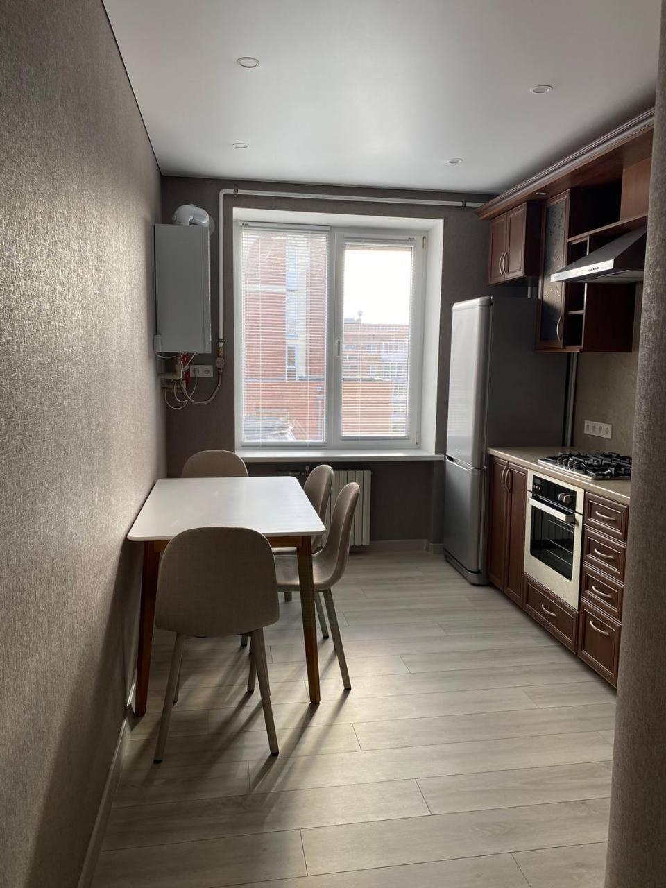 Apartpoltava Двокімнатні Апартаменти З Джакузі Біля Листопаду 外观 照片
