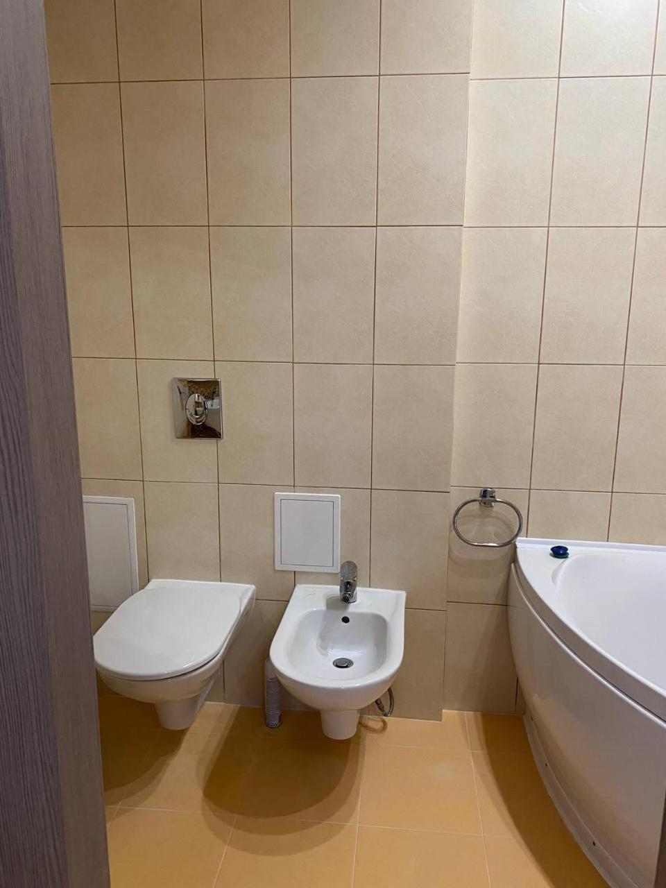 Apartpoltava Двокімнатні Апартаменти З Джакузі Біля Листопаду 外观 照片
