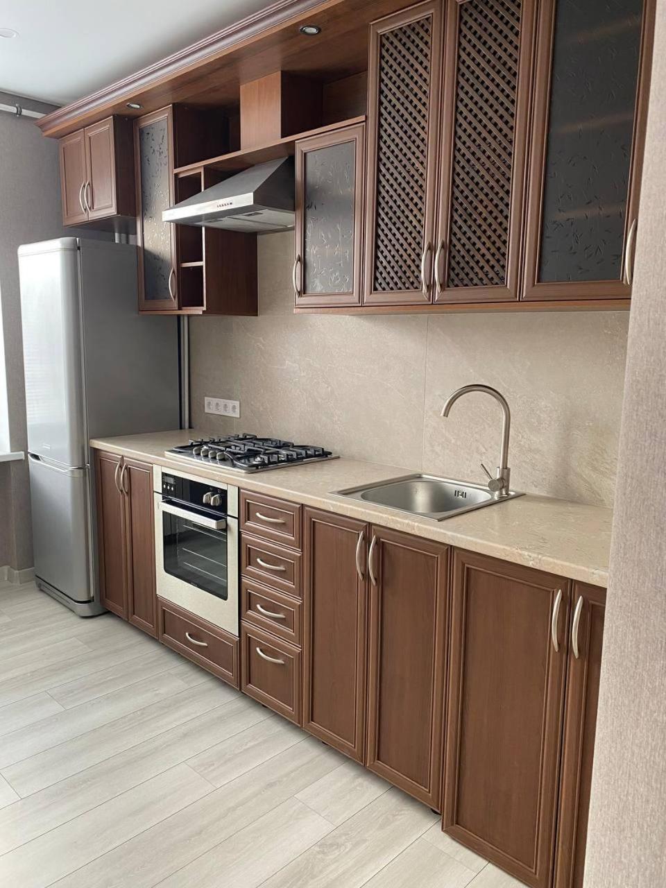 Apartpoltava Двокімнатні Апартаменти З Джакузі Біля Листопаду 外观 照片
