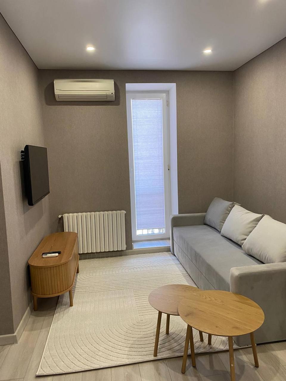 Apartpoltava Двокімнатні Апартаменти З Джакузі Біля Листопаду 外观 照片